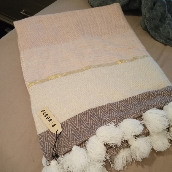 Floor 9 Scarf Tassel Wrap - Picture 4 of 6